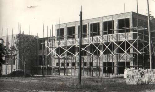 V�stavba s��asnej budovy �koly